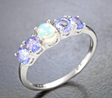Замечательное серебряное кольцо с кристаллическим опалом и танзанитами