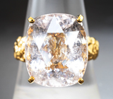Золотое кольцо с крупным нежно-розовым морганитом 14,71 карата Золото