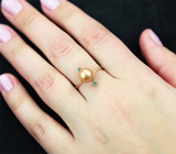 Золотое кольцо с безупречной золотистой морской жемчужиной 3,38 карата и уральскими изумрудами Золото