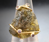 Золотое кольцо с редким молдавитом 20,29 карата и гранатами со сменой цвета Золото
