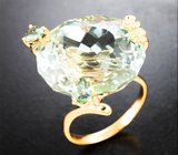 Золотое кольцо с крупным фисташковым аметистом авторской огранки 23,46 карата и ярко-зелеными сапфирами Золото