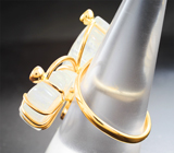 Массивное золотое кольцо с резным лунным камнем 28,63 карата и аквамаринами