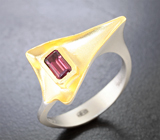 Матированное серебряное кольцо c родолитом