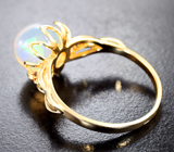 Золотое кольцо с кристаллическим эфиопским опалом 2,63 карата и желтыми сапфирами Золото