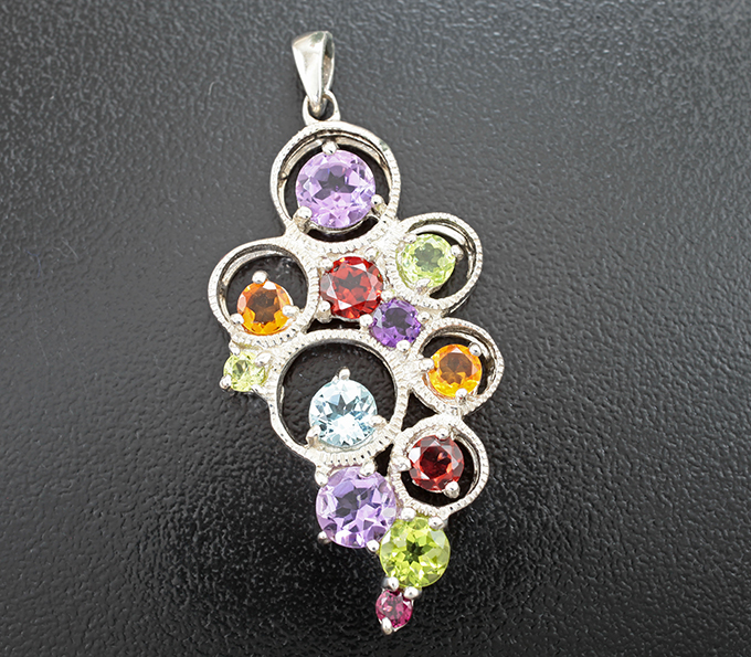 Крупный праздничный серебряный кулон с самоцветами