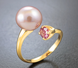 Золотое кольцо с безупречной золотисто-розовой жемчужиной 7,12 карата и чистейшей розовой шпинелью Золото