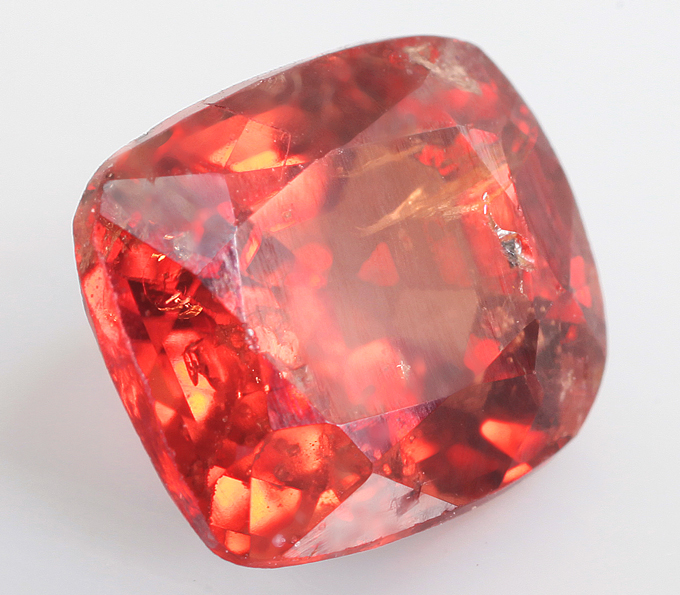 Красновато-оранжевая шпинель 1,64 карата купить в интернет магазине ...