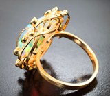 Крупное золотое кольцо с неповторимым кристаллическим эфиопским опалом 14,65 карата, цаворитами и бриллиантами