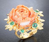 Золотое кольцо с крупным резным solid кораллом 23,48 карата, уральскими изумрудами и бриллиантами