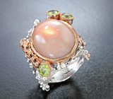 Серебряное кольцо с розовым лунным камнем 13,85 карата и перидотами