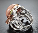 Серебряное кольцо с розовым лунным камнем 13,85 карата и перидотами