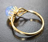 Золотое кольцо с ярким полупрозрачным кристаллическим эфиопским опалом 1,79 карата и желтыми сапфирами Золото