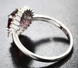 Праздничное серебряное кольцо с родолитом и сапфирами