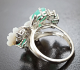 Замечательное серебряное кольцо с резным перламутром, изумрудами и цветной эмалью Серебро 925