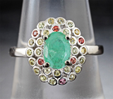 Праздничное серебряное кольцо с изумрудом и разноцветными сапфирами