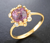 Золотое кольцо c яркой пурпурно-розовой шпинелью 2,22 карата и бриллиантами 1,5мм Золото