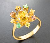 Золотое кольцо c искрящимся всеми цветами радуги сфеном 2,03 карата, цаворитами, желтыми и оранжевыми сапфирами! Высокие характеристики камней Золото