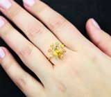 Золотое кольцо c искрящимся всеми цветами радуги сфеном 2,03 карата, цаворитами, желтыми и оранжевыми сапфирами! Высокие характеристики камней Золото