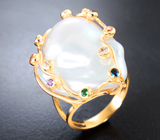 Золотое кольцо с крупной морской жемчужиной барокко топового люстра 43,16 карата, разноцветными сапфирами, цаворитами и аметистом Золото