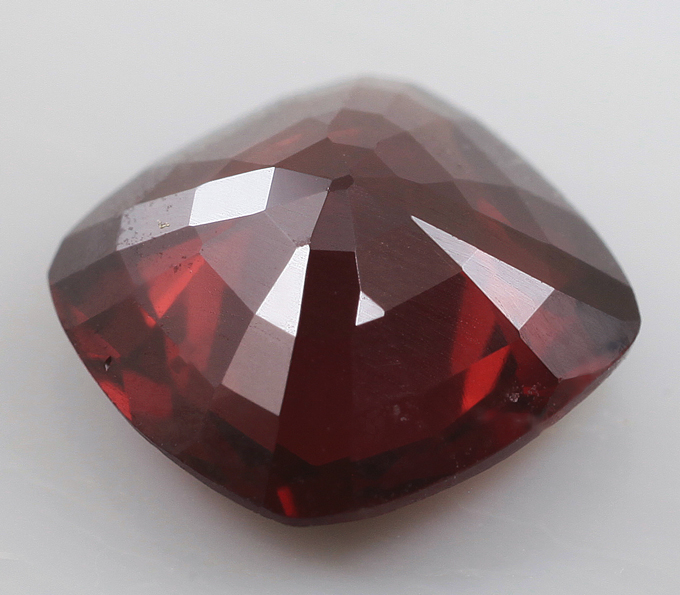 Красновато-оранжевая шпинель высокой чистоты 1,13 карата купить в ...