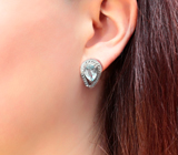 Стильные серебряные серьги с голубыми топазами