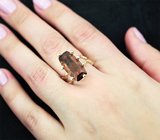 Золотое кольцо с крупным полихромным вишнево-шоколадным турмалином 8,36 карата и бриллиантами