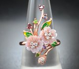 Изысканное серебряное кольцо с резным перламутром, самоцветами и цветной эмалью
