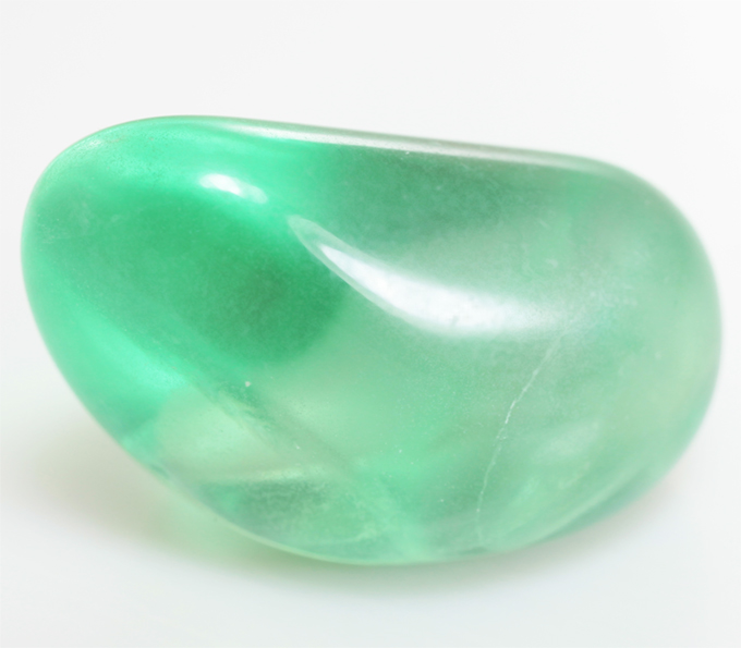 Кольцо с зеленым флюоритом 37,83 карата, аметистами и изумрудами