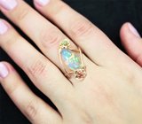 Золотое кольцо с крупным эфиопским опалом редкой формы 5,5 карата, цаворитом и красным сапфиром