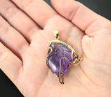 Крупный скульптурный золотой кулон «Котейка» с насыщенным резным аметистом 37,11 карата и самоцветами