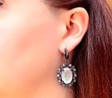 Серебряные серьги с бесцветным резным кварцем 24,64 карата, аметистами и голубыми топазами