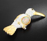 Серебряная брошь с кристаллическим эфиопским опалом 2,54 карата, голубыми топазами и синим сапфиром