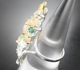 Серебряное кольцо с кристаллическими эфиопскими опалами и изумрудами
