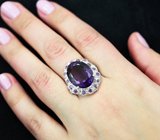 Серебряное кольцо с аметистом 11,4 карата и малыми аметистами