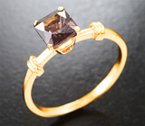 Золотое кольцо с гранатом авторской огранки со сменой цвета 1,15 карата