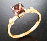 Золотое кольцо с гранатом авторской огранки со сменой цвета 1,15 карата