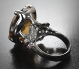 Серебряное кольцо с крупным цитрином 25,02 карата и родолитами