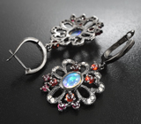 Серебряные серьги с кристаллическими эфиопскими опалами, альмандинами и родолитами