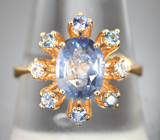 Золотое кольцо с крупным полихромным сапфиром 1,89 карата, васильковыми и синими сапфирами, бриллиантами