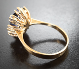 Золотое кольцо с крупным полихромным сапфиром 1,89 карата, васильковыми и синими сапфирами, бриллиантами