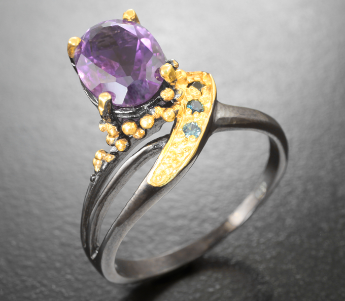 Серебряное кольцо с аметистом 1,84 карата и сапфирами