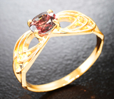 Золотое кольцо с ярким гранатом со сменой цвета 0,8 карата