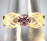 Золотое кольцо с ярким гранатом со сменой цвета 0,8 карата