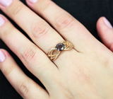 Золотое кольцо с ярким гранатом со сменой цвета 0,8 карата