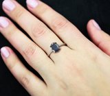 Серебряное кольцо с насыщенно-синим сапфиром