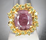 Серебряное кольцо с крупным рубином 10,03 карата и перидотами