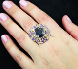 Серебряное кольцо с крупным насыщенно-синим сапфиром и аметистами
