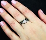 Серебряное кольцо с кристаллическим эфиопским опалом и диопсидами
