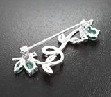 Изысканная серебряная брошь с изумрудами