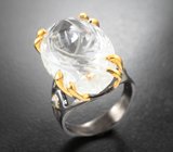 Серебряное кольцо с резным бесцветным кварцем и голубыми топазами Серебро 925